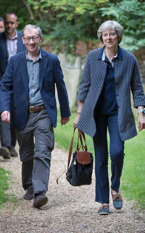 英國首相：鞋子是最愛，對鼻子不滿意