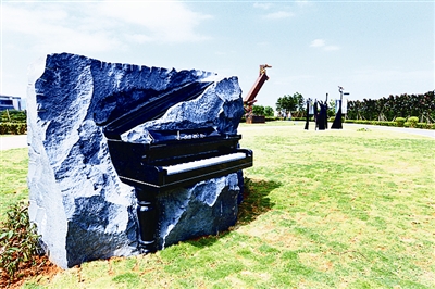 Sculpture exhibition features Pingtan elements